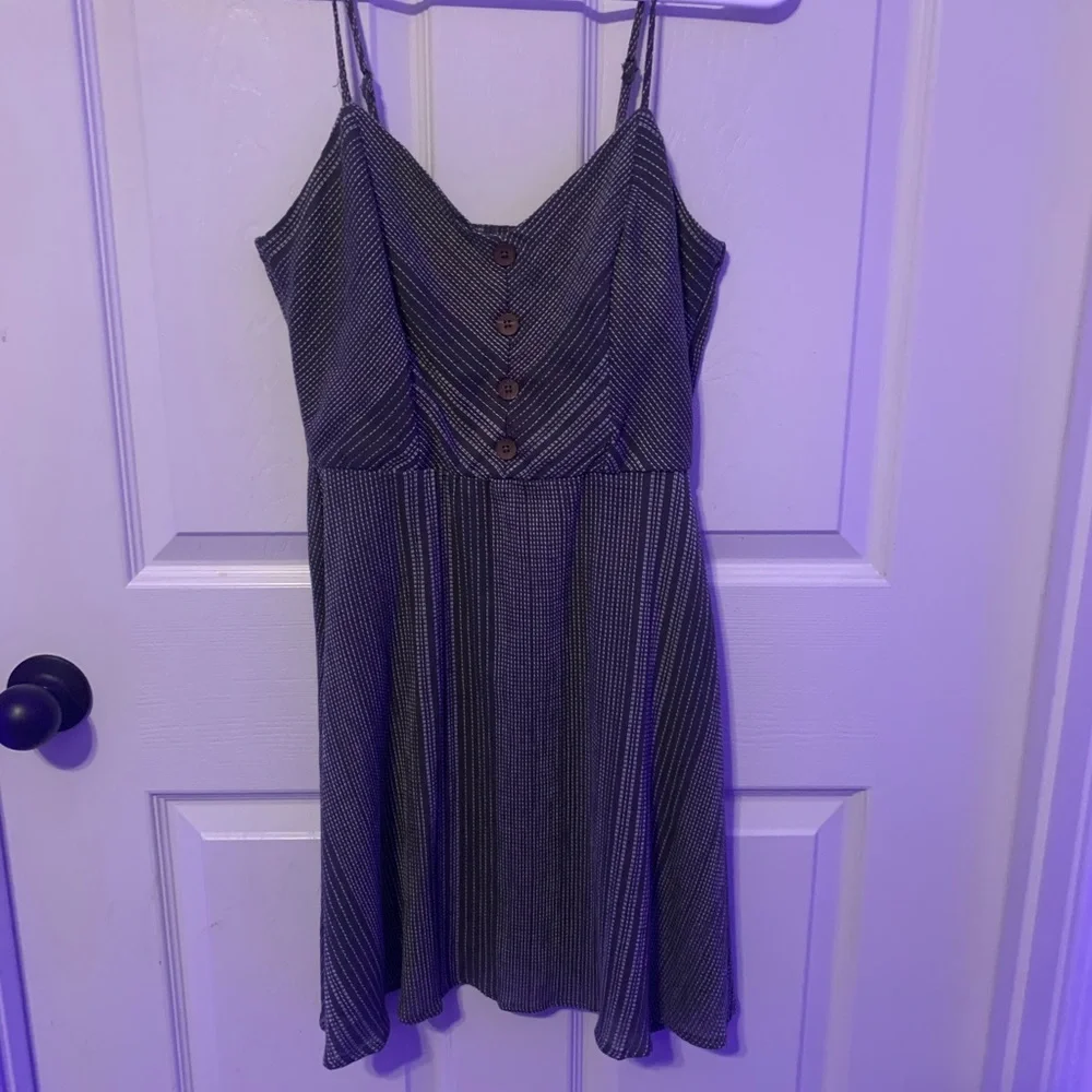 Size-Small - Picture 3 of 6